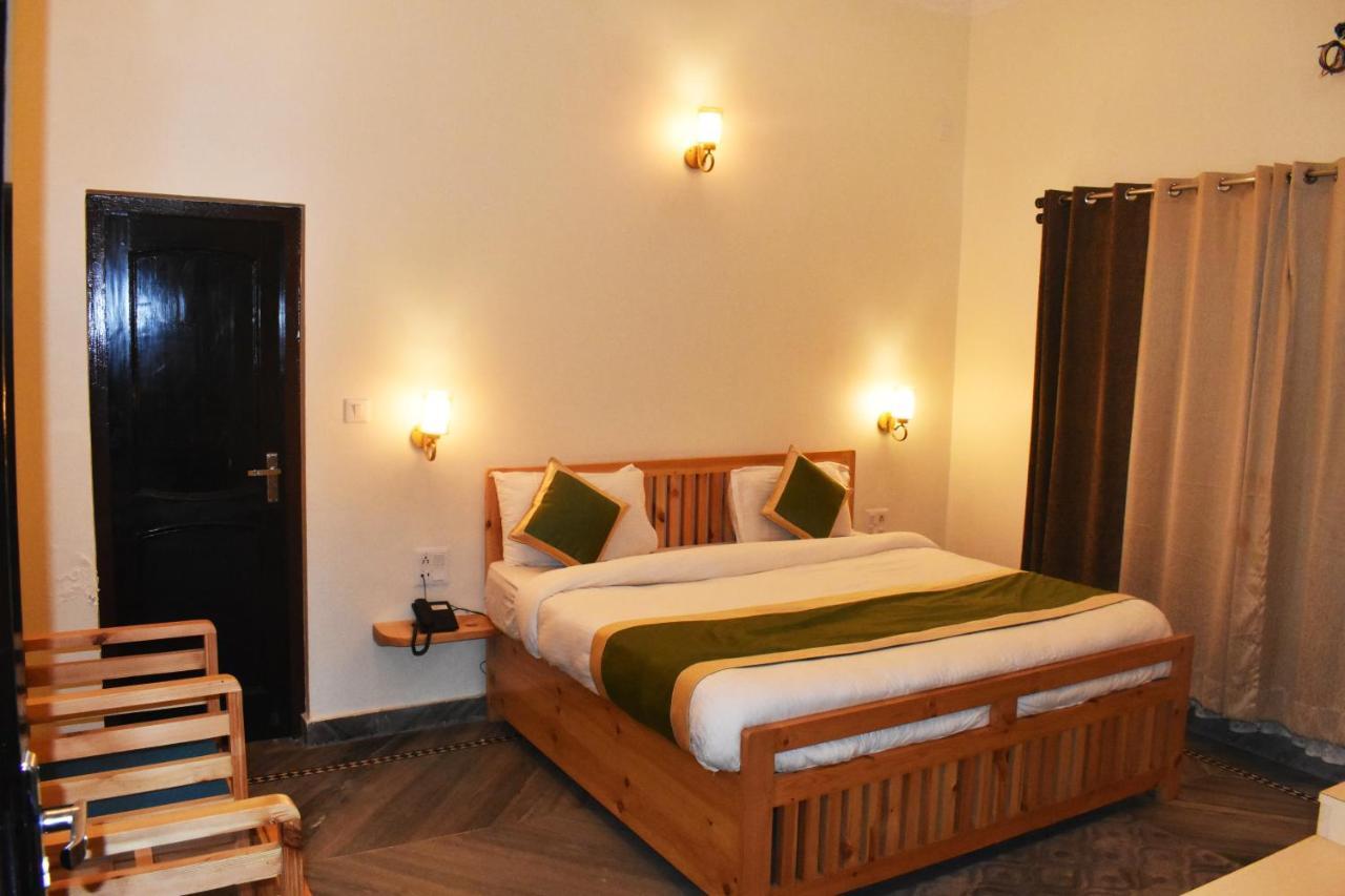 The Walnut Creek Hotel Bhīm Tāl Екстериор снимка